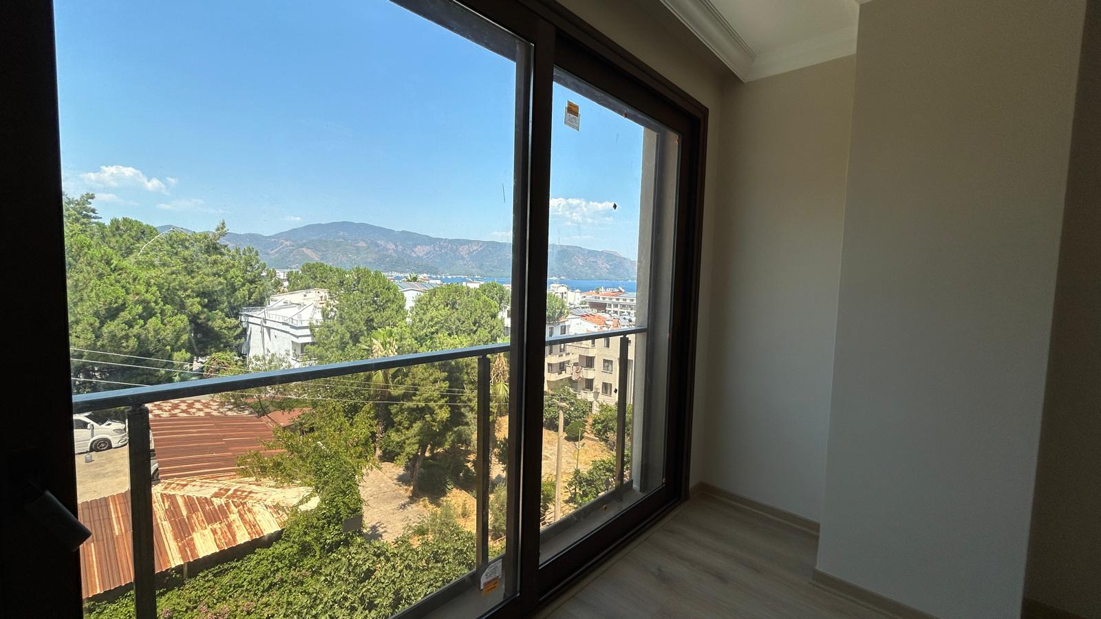 MARMARİS SİTELER BÖLGESİNDE FUL DENİZ MANZARALI 3+1 DÜZ DAİRELER